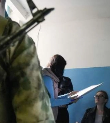 В Энергодаре россияне заставляют людей на улице «голосовать» и угрожают мобилизацией – ГУР