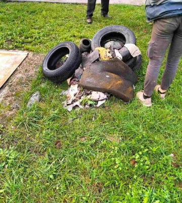 У Львові в каналізацію кидають взуття, будматеріали і навіть шини