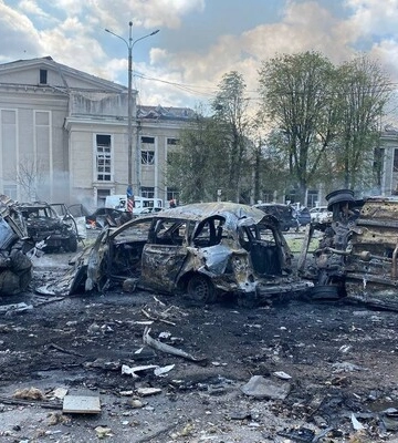 Зворушливе відео. Військовий оркестр виступив на руїнах Будинку офіцерів у Вінниці