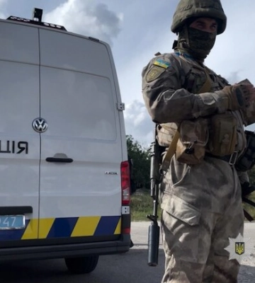 Шукали коригувальників вогню: поліцейські провели спецоперацію в Комишувасі