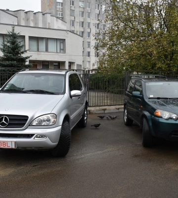 З Волині військовим передали дві автівки