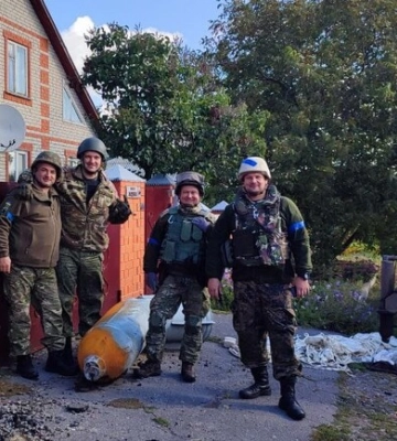 Взрывотехники из Днепропетровщины показали, как уничтожают вражеские боеприпасы (видео)