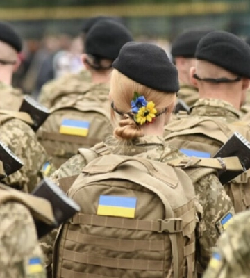 Як українська школа готує дівчат до військової служби?