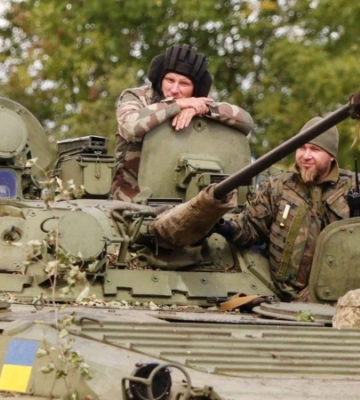 Армія РФ продовжує спроби наступу на Бахмут попри тиск ЗСУ з двох боків – британська розвідка