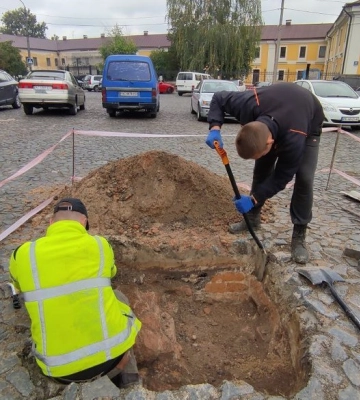 Під площею біля Луцького замку виявили будинок 15-17 століття. Фото