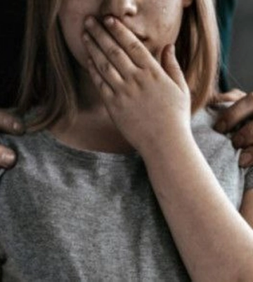 На Закарпатті поліцейські затримали чоловіка за підозрою у зґвалтуванні своїх доньок