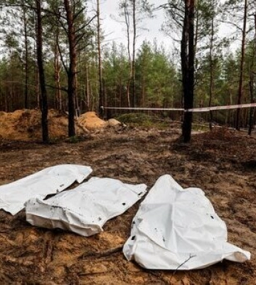 За первый день эксгумации под Изюмом обнаружили тела 17 украинских военных и 22 гражданских, - Нацполиция. ВИДЕО