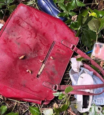 У Дніпрі грабіжник вирвав сумку з рук жінки