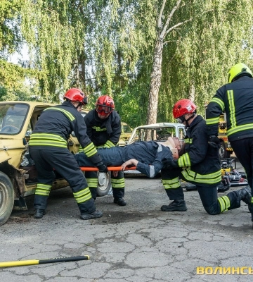 17 вересня: свята, події, факти: День рятувальника, ухвалено Конституцію США, перша «Червона рута» у Чернівцях