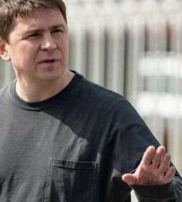 Подоляк рассказал, кто стоит за атаками на пособников оккупантов в Бердянске и Херсоне