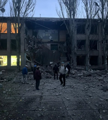 Окупанти обстріляли школу в Донецькій області, де в цей момент були люди
