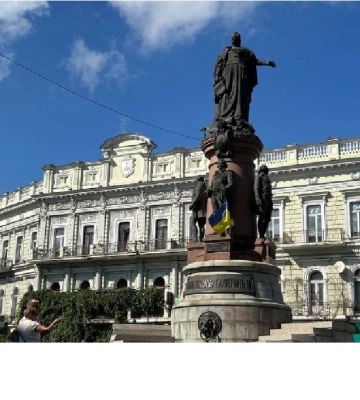 Сессия городского совета: депутаты отказались переносить памятник Екатерине II
