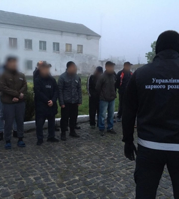 Волинські оперативники проводять обшуки в одразу кількох регіонах. Шукають шахраїв