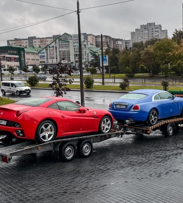 В Украине заметили автовозы с элитными авто стоимостью свыше миллиона долларов 