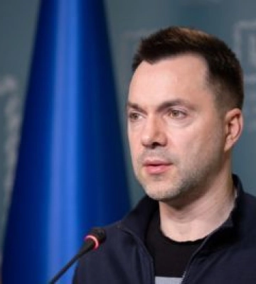 &quot;Мочимо авіацією, далекобійною артилерією, &quot;Хаймарсами&quot;: Арестович - про ситуацію на Херсонському напрямку