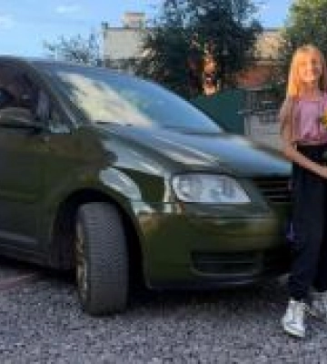 Дівчатка разом з матусями зібрали гроші на авто для ЗСУ