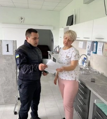 У Нижньому Селищі Хустської територіальної громади рятувальники ходили до людей з нагадуванням