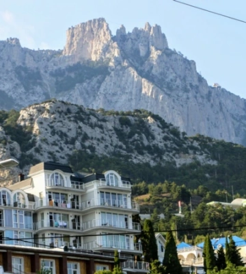 ТЕЛЕГРАМ-КАНАЛИ ПИШУТЬ ПРО ВИБУХИ В КРИМУ – В АЛУПЦІ ТА ПІД ЯЛТОЮ