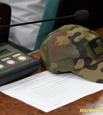 «Головне, обійшлось без тривоги»: у Луцькій міськраді провели першу воєнну офлайн-сесію. Репортаж