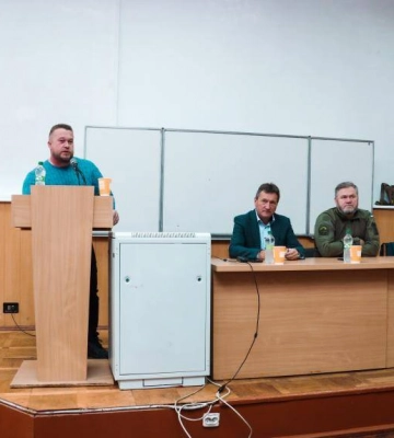 Про можливу загрозу вторгнення з РБ та мобілізацію: студенти ВНУ поспілкувалися з представниками батальйону «Луцьк»