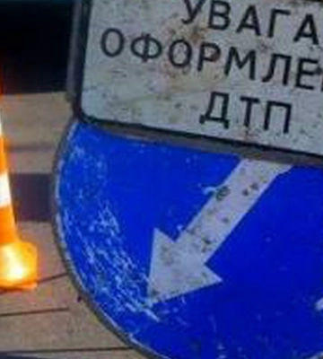 На трассе Одесса-Южный грузовик столкнулся с автобусом