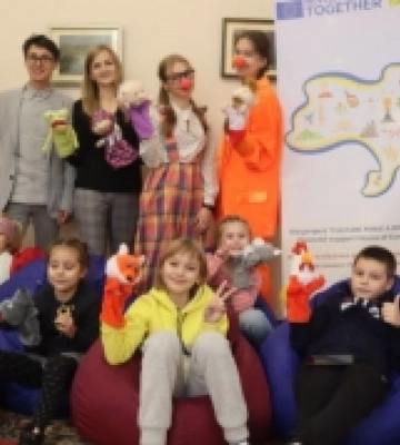 У Луцьку для дітей-переселенців провели виставу-гру «Бешкетні витівки»