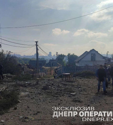 Російська ракета влучила в приватний сектор в Дніпрі: подробиці та фото з місця подій