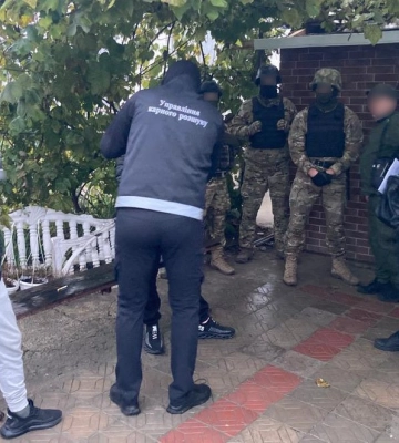 Видурювали мільйони: волинські поліцейські викрили масштабну шахрайську схему