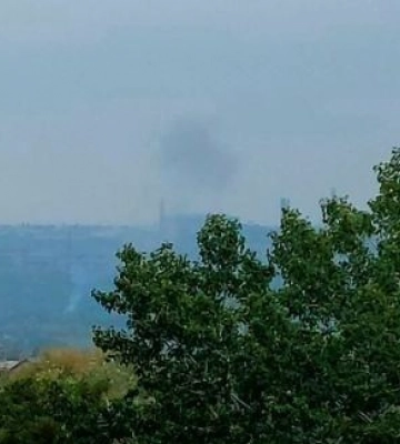 В Мариуполе раздались взрывы, возле завода «Азовмаш» поднялся дым