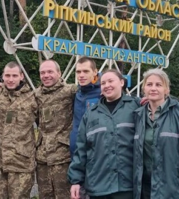 Відбувся черговий обмін полоненими. Україна повернула 6 людей - чотирьох морпіхів та двох цивільних, - ОП. ВІДЕО+ФОТОрепортаж