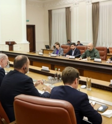 Шмыгаль — спикеру парламента Франции: Ожидаем признания россии государством-террористом