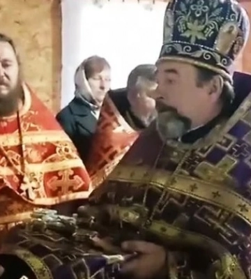 На Тернопольщине освятили престол для общины УПЦ, храм которой захватили активисты ПЦУ