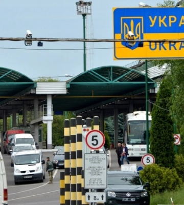 Во Львовской области студент 9 раз пытался выехать за границу и устроил скандал на КПП