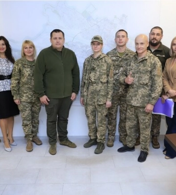 Дрони, ноутбуки і багато техніки зв’язку: Дніпро передав чергову партію оснащення українським захисникам