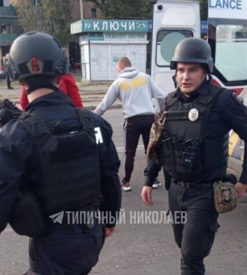 Удар по Миколаєву: є загиблі та багато поранених (фото, відео)