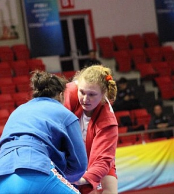 Спортсменка из Кривого Рога завоевала серебро на кубке мира по борьбе самбо