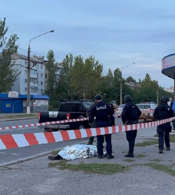 Російський снаряд влучив поблизу зупинки у Миколаєві, троє загиблих