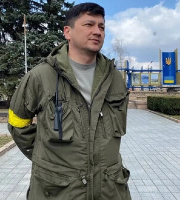Росіяни обстріляли Миколаїв, є влучання у багатоповерхівку, під завалами опинились люди, - Кім