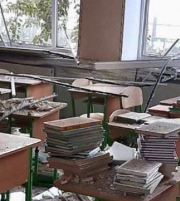 РФ атакувала ракетами Запорізьку область. Зруйновані школа, спортклуб і будинки