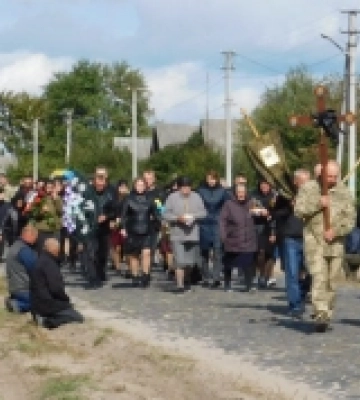 На Рівненщині в останню путь провели загиблого захисника. ФОТО