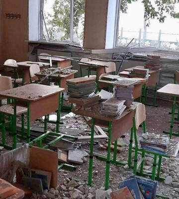 Загарбники вдарили ракетами по Запорізькій області: зазнали руйнацій гімназія, спортклуб, будинки. ФОТОрепортаж