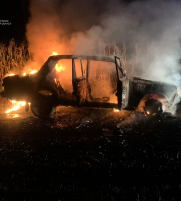 На Львівщині повністю згорів автомобіль ВАЗ, - ФОТО