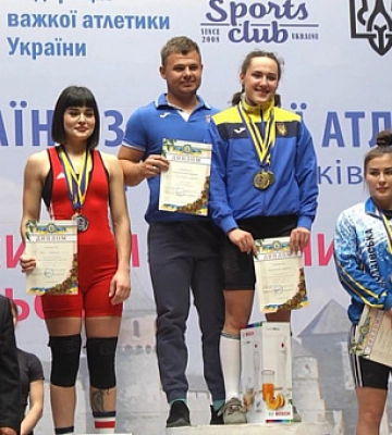Спортсменка з Кривого Рогу отримала срібло на чемпіонаті України з важкої атлетики