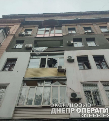 Російська ракета потрапила житловим кварталом у центрі Дніпра: що відбувається там зараз