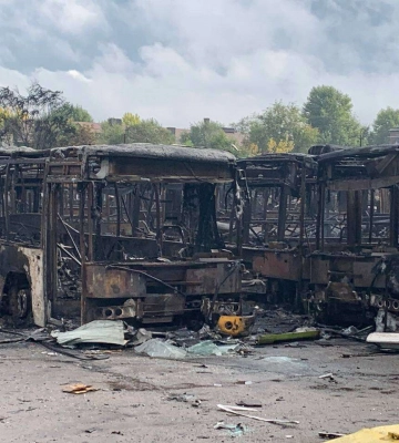 З&amp;#039;явилися фото дніпровського АТП, що постраждало від ракетного удару