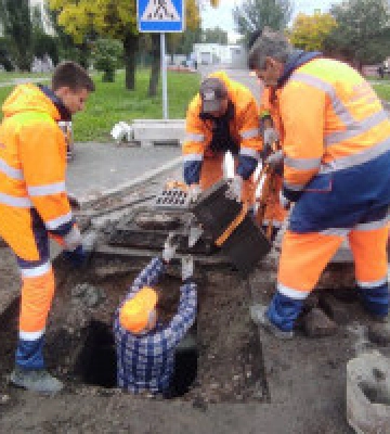 Протягом вересня в столиці було 3037 решіток зливоприймачів і 1662 дощоприймальні колодязі