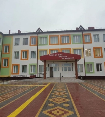 Посадовця Волинської ОДА підозрюють у заволодінні мільйоном гривень на будівництві школи у Башликах
