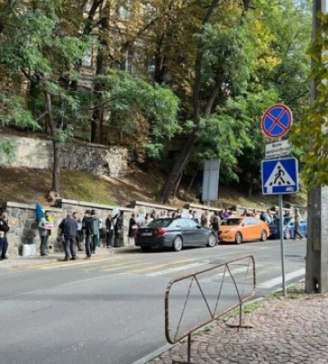 Іранці вийшли під посольство Ірану в Києві на протест проти передачі дронів рф