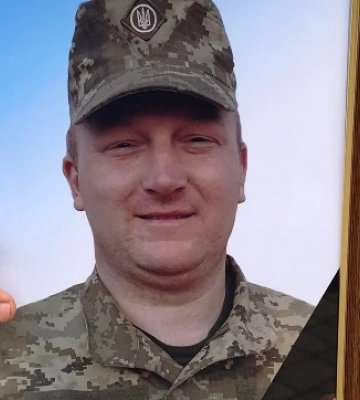 Залишилася вагітна дружина та 5-річна донька: на Волині попрощалися із Героєм Олександром Новосадом
