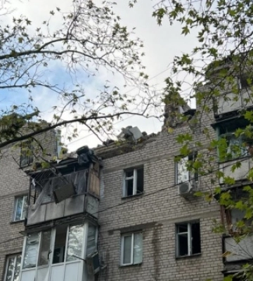 Мер Миколаєва показав наслідки ракетного удару рф по житловому будинку